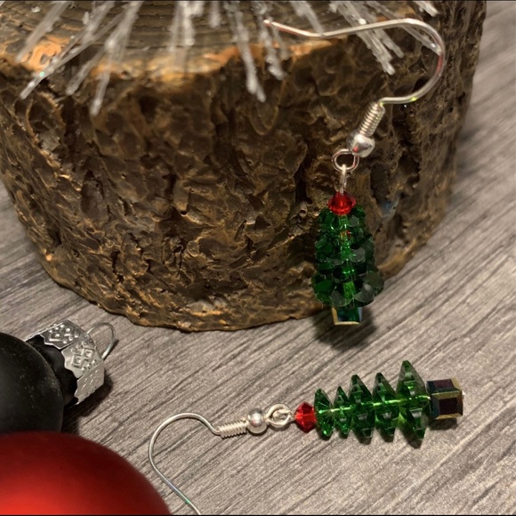 Jewelry - Christmas tree earrings